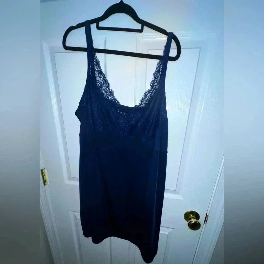 ☘️ NWOT Avenue Body Lace Gown Size 22/24 - Picture 2 of 4